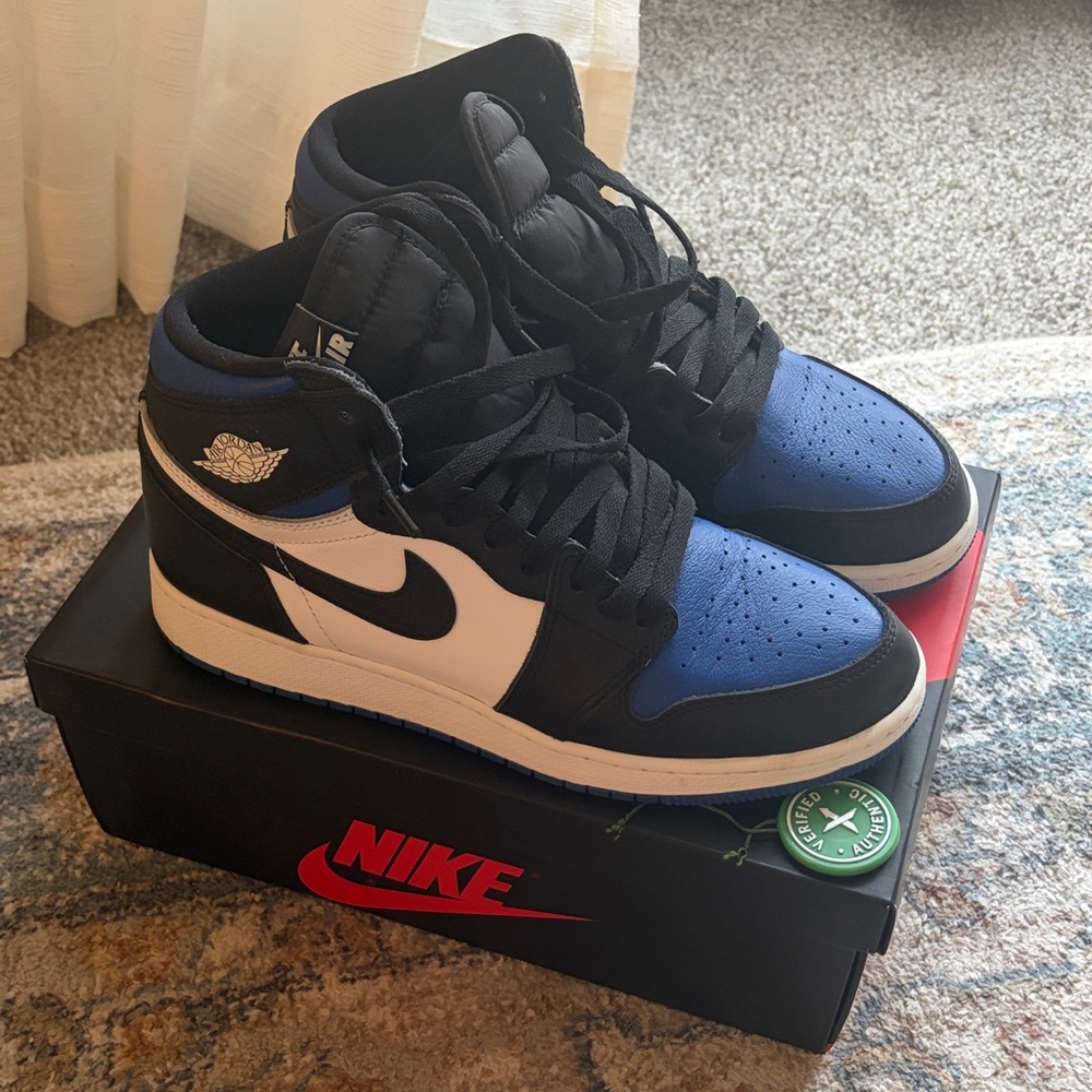 Nike Men's Black, Blue, and White Sneakers